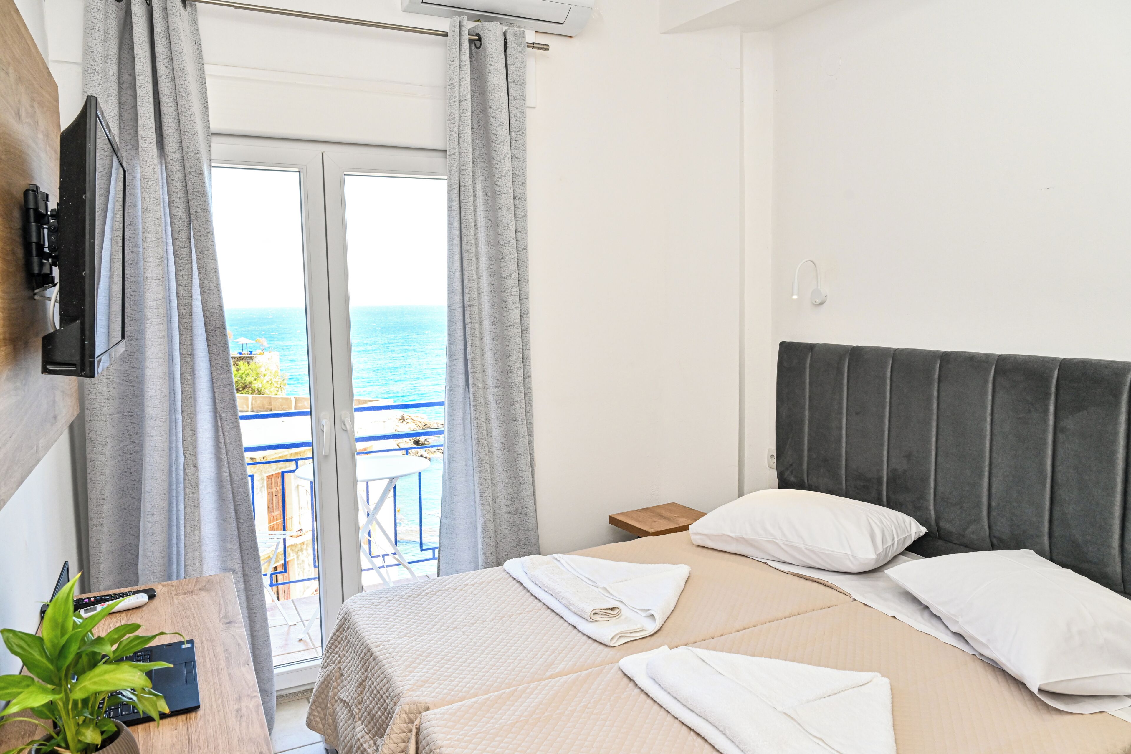 In-room safe, blackout curtains, free WiFi, bed sheets