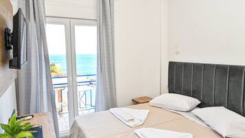 In-room safe, blackout curtains, free WiFi, bed sheets