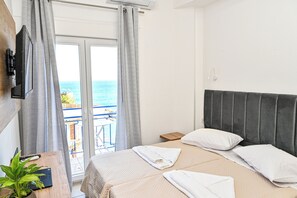 Standaard kamer, 1 twee- of 2 eenpersoonsbedden, uitzicht op zee | Een kluis op de kamer, verduisterende gordijnen, gratis wifi, beddengoed