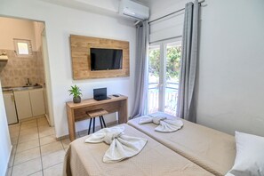 In-room safe, blackout curtains, free WiFi, bed sheets - IKARIA THERMA BLUE (Ikaria)