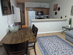 Private kitchen - Economical Townhouse, 3Br/3Ba, 6 mins to FSU [607] (Tallahassee)