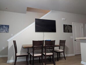 Dining - Economical Townhouse, 3Br/3Ba, 6 mins to FSU [607] (Tallahassee)