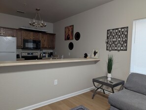 Interior - Economical Townhouse, 3Br/3Ba, 6 mins to FSU [607] (Tallahassee)