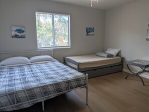 3 bedrooms, iron/ironing board, WiFi, bed sheets - Economical Townhouse, 3Br/3Ba, 6 mins to FSU [607] (Tallahassee)