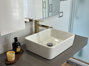 Shower, hair dryer, bidet, towels - Zero18 - Modern rooms for couples and families near the ruins of Pompeii (Scafati)