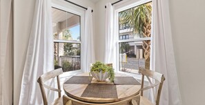 Dining - Chic condo@Hidden Lake~Santa Rosa Beach ~Sleeps 6! (Santa Rosa Beach)