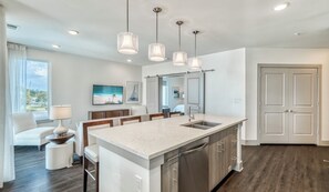 Interior - ~3 bed/3ba ~Sleeps 8 ~  Resort style pool & hot tub! (Inlet Beach)