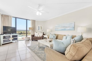 TV - 3 Bd/3Ba GULF views! Comp Beach chair set-up! (Miramar Beach)