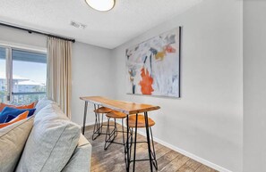 Smart TV - 3 bed/ 3 ba~Complimentary tram to beach! 2 Pools! (Santa Rosa Beach)