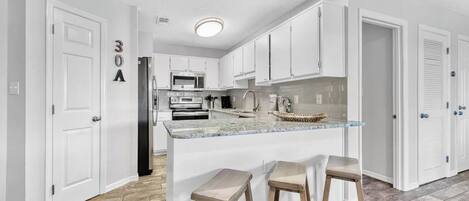 Kühlschrank, Mikrowelle, Ofen, Herdplatte