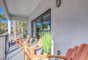Terrace/patio - 2 Bd/2 Ba~Sleeps 6~Walking distance to the beach! (Santa Rosa Beach)