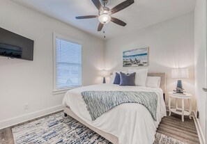 Iron/ironing board, free WiFi, bed sheets - 2 Bd/2 Ba~Sleeps 6~Walking distance to the beach! (Santa Rosa Beach)