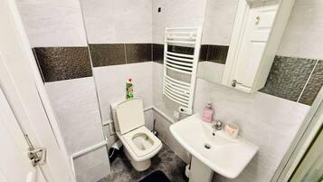 Toallas y papel de baño