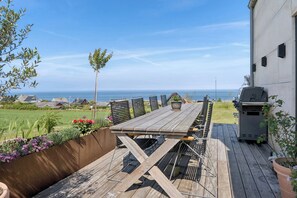 Outdoor dining - Apartment with views close to the sea in Allinge (Allinge-Sandvig)