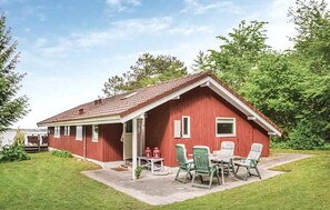 Outdoor dining - Lovely holiday home with views of Roskilde Fjord (Skibby)