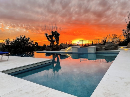 Stunning Succulent-Studded Sonoran Desert Estate! Perfect for family & friends!