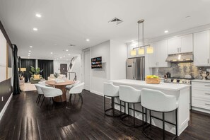 Fridge, microwave, oven, stovetop - Stylish 3BR Designer Home in Harlem! (New York)