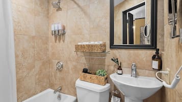 Bruser, hårtørrer, håndklæder, Sæbe