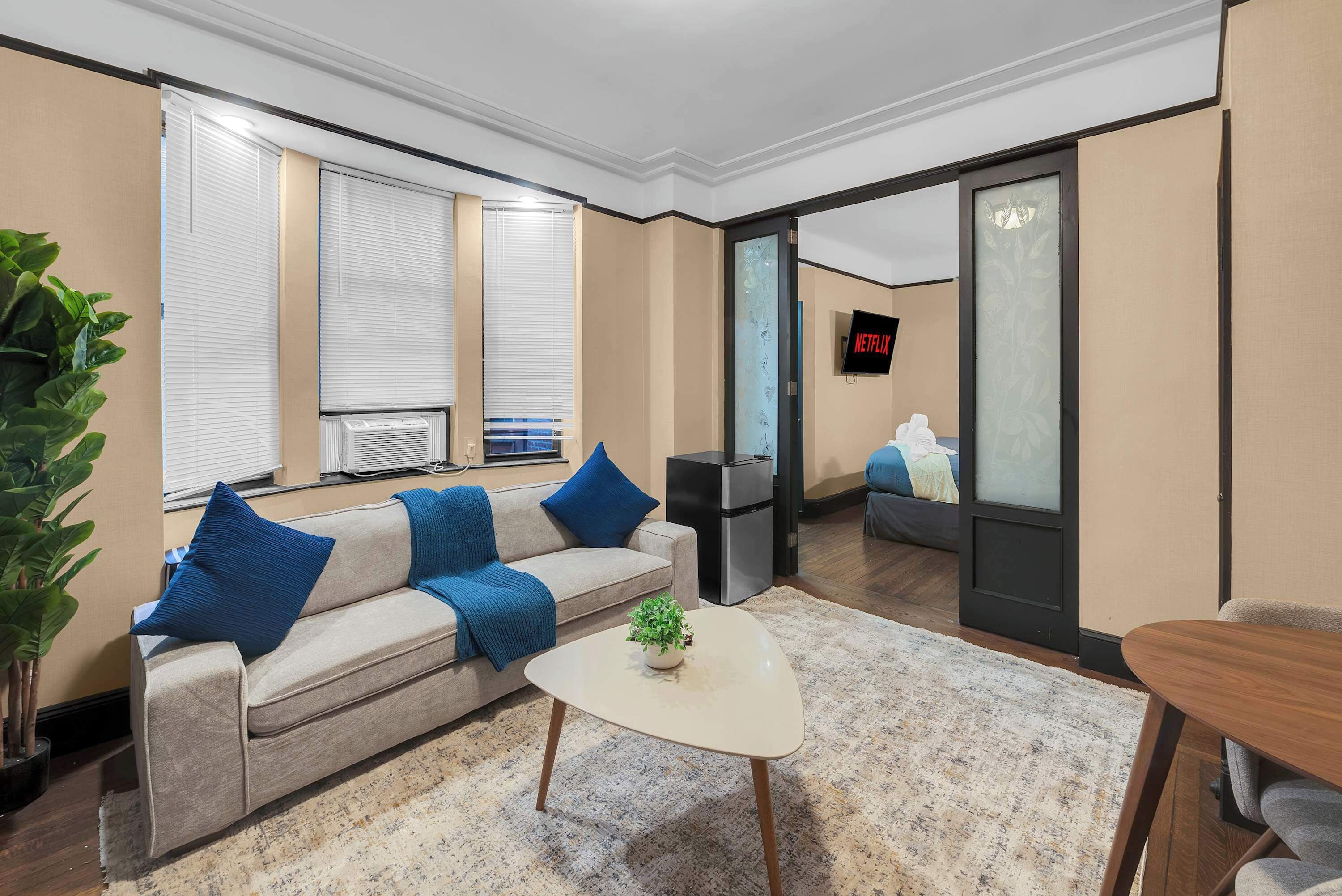 1 slaapkamer, een strijkplank/strijkijzer, reisbedje, gratis wifi