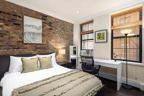 2 bedrooms, iron/ironing board, free WiFi, bed sheets - Elegant & Modern NYC Retreat (New York)