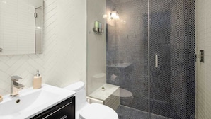 Unclassified image, 4 of 20, button - Elegant & Modern NYC Retreat (New York)