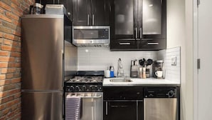Unclassified image, 2 of 20, button - Elegant & Modern NYC Retreat (New York)