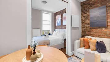 2 slaapkamers, een strijkplank/strijkijzer, beddengoed