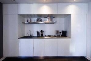 Frigorífic, microones, forn i placa de cuina 