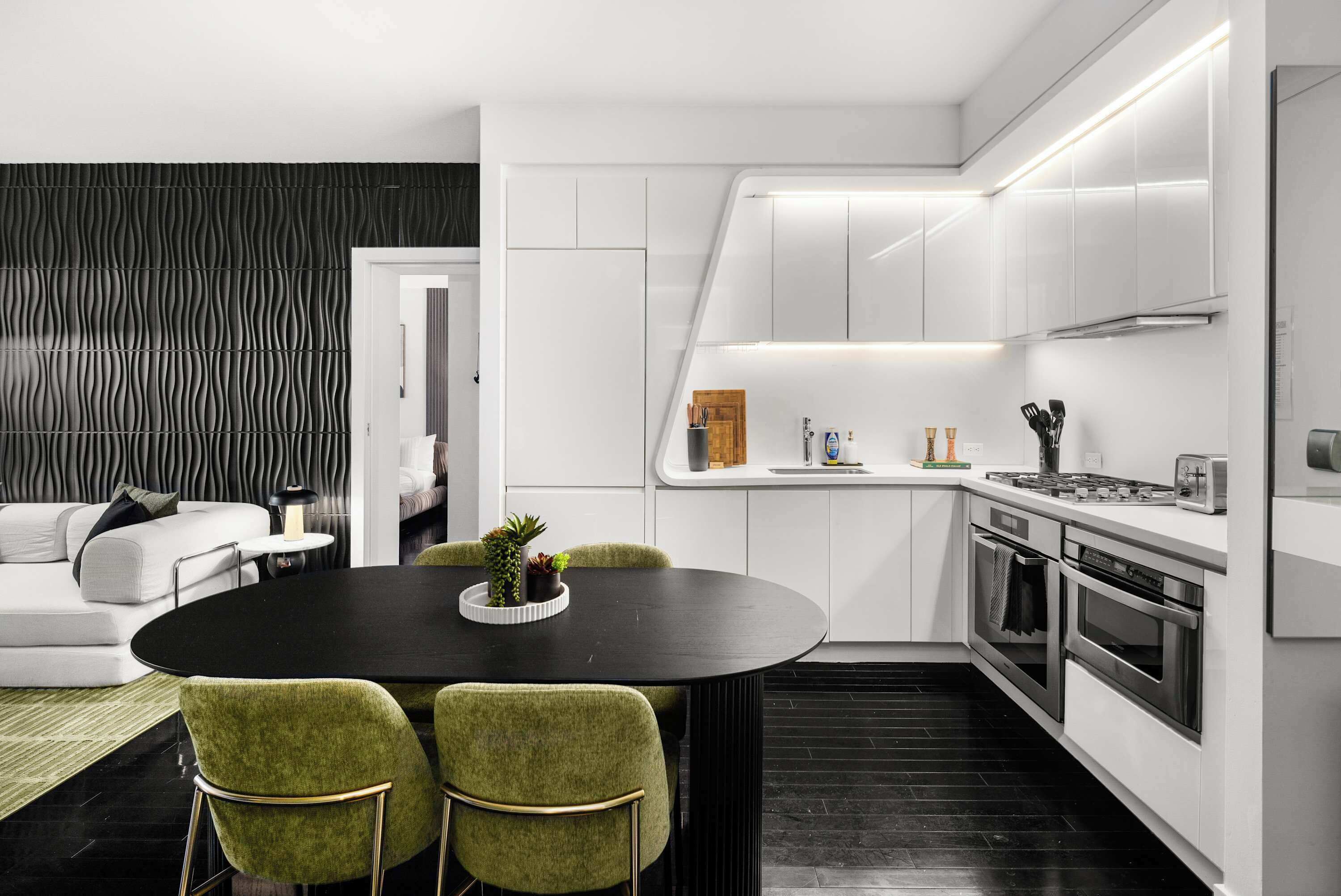 Geladeira, micro-ondas, fogão, cooktop