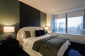 Tabla de planchar con plancha, wifi, ropa de cama