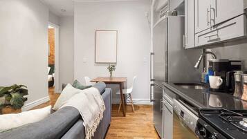 Køleskab, mikrobølgeovn, ovn, kogeplade