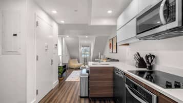 Køleskab, mikrobølgeovn, ovn, kogeplade