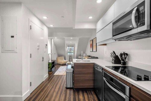 Family-Friendly NYC Retreat | Walk to Seaport!