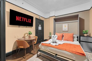 1 غرفة نوم ومكواة/لوح كي وواي فاي مجانًا وملاءات أسرّة