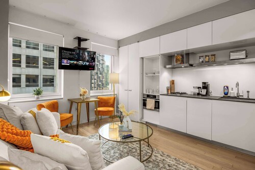 Chic NYC Retreat | Beside Broadway & Iconic Sights