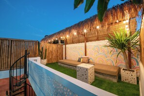 Property grounds - Tropical Loft with Private Pool & Rooftop / Eat St (Seminyak)
