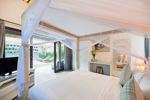 3 bedrooms, iron/ironing board, free WiFi - 100m to Seminyak Beach / Personal Full-Time Butler (Seminyak)