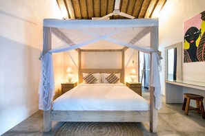 3 bedrooms, iron/ironing board, free WiFi - 100m to Seminyak Beach / Personal Full-Time Butler (Seminyak)