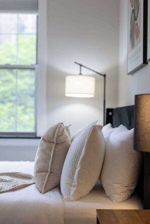 Iron/ironing board, free WiFi, bed sheets - Stylish Retreat in Midtown NYC Walk to Everything (New York)