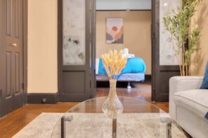 Room - NYC Premier Walking Distance to Times Square (New York)