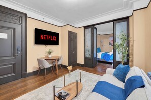 Room - NYC Premier Walking Distance to Times Square (New York)