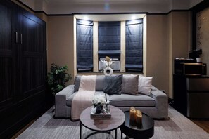 Luokittelematon kuva, 5 kautta 16, painike