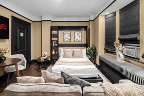 1 bedroom, iron/ironing board, travel cot, free WiFi - Charming Midtown Apt | Steps from Broadway (New York)