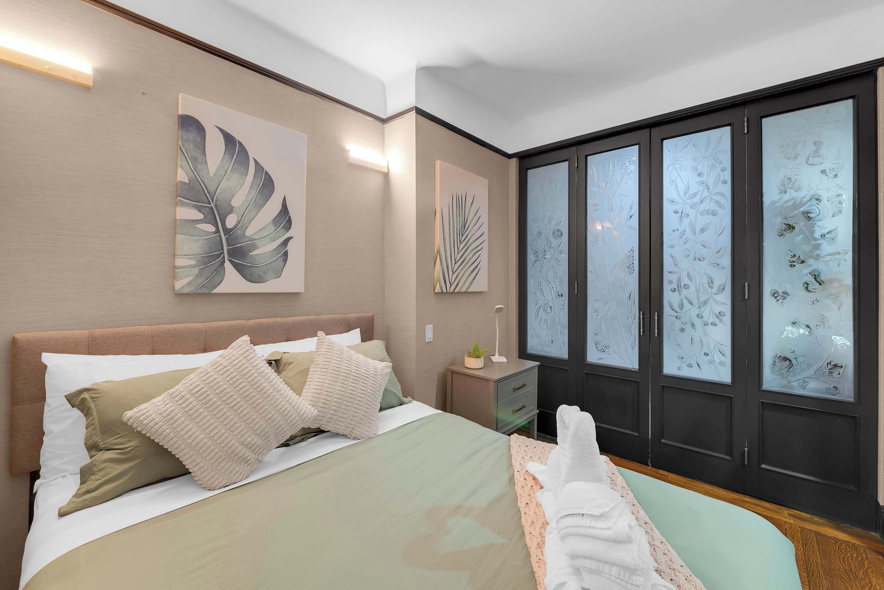 Iron/ironing board, WiFi, bed sheets