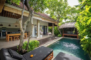 Pool - 100m to Seminyak Beach / Personal Full-Time Butler (Seminyak)