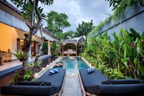 Pool - 100m to Seminyak Beach / Personal Full-Time Butler (Seminyak)