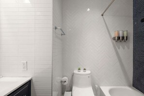 Bathroom - Chic 2BR Retreat in the Heart of Times Square (New York)