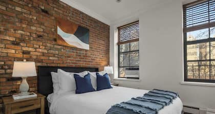 Chic 2BR Retreat in the Heart of Times Square