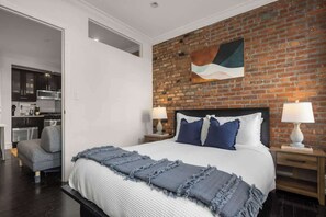 Room - Chic 2BR Retreat in the Heart of Times Square (New York)