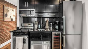 Geladeira, micro-ondas, fogão, cooktop